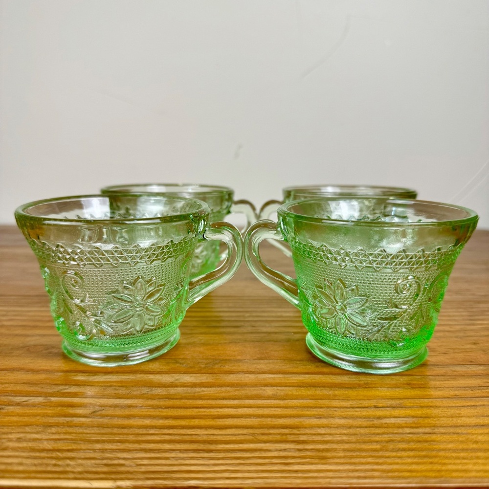 Vintage Indiana Glass Green Depression Cups | Sandwich Pattern | Set of 4 - Picture 6 of 16